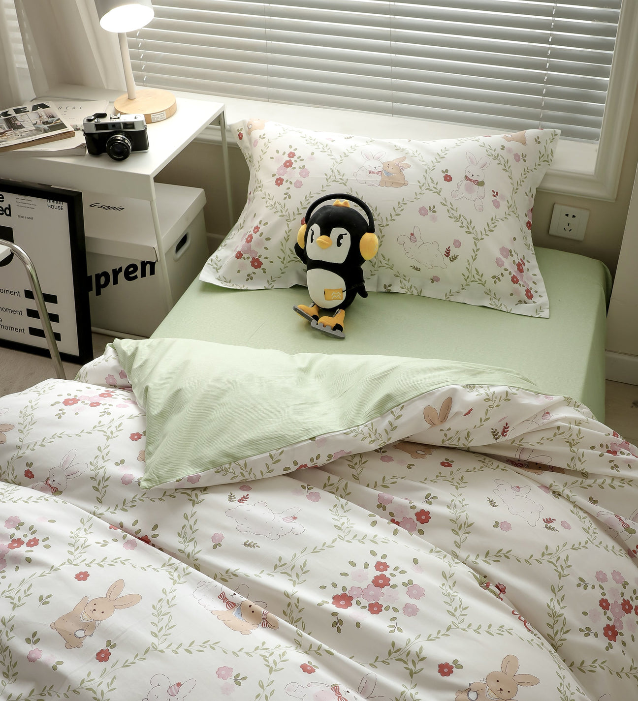 Comfort-Joyful Rabbit Running Free | 100% Cotton Classical Fitted Sheet - UKrabbit Essential