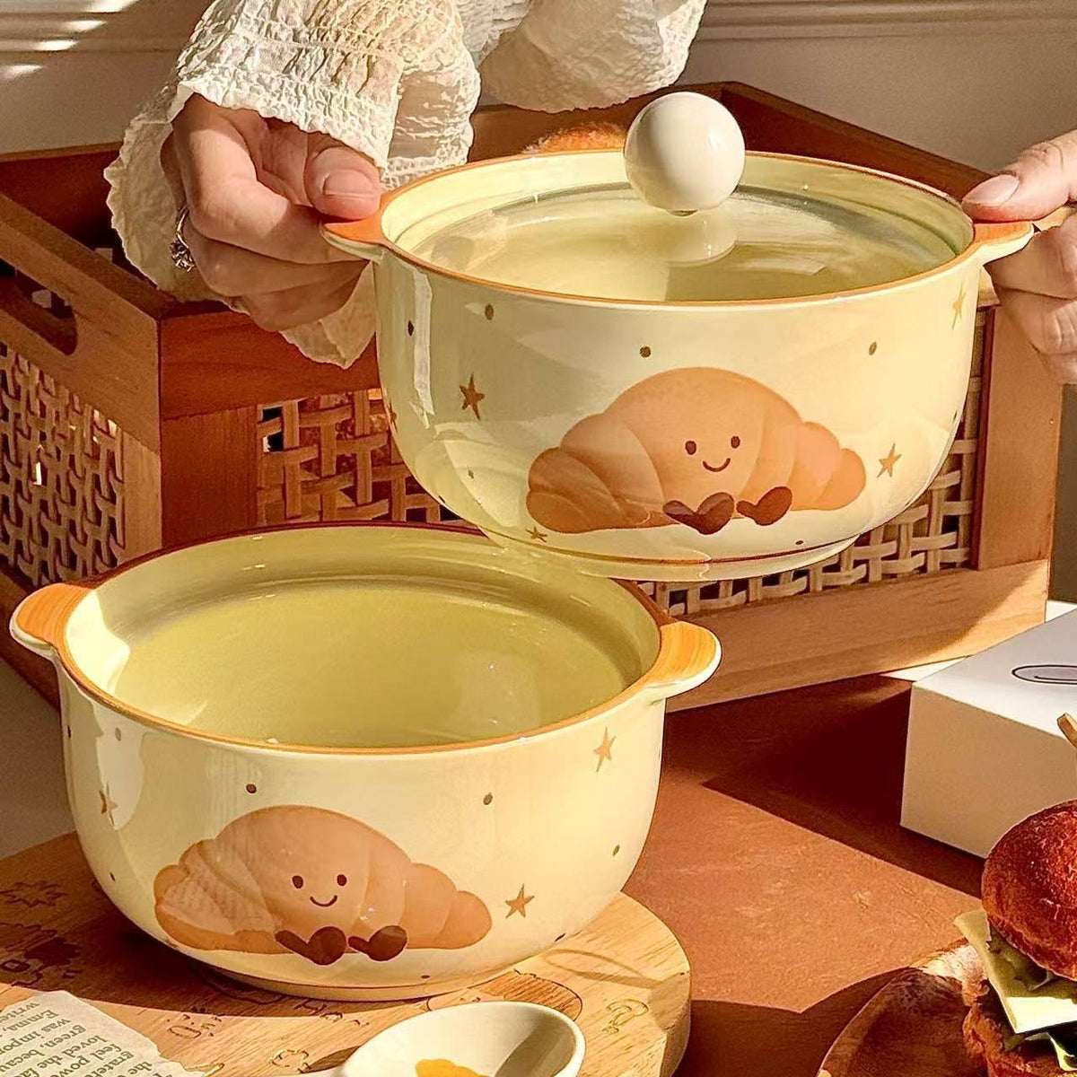 Instagram-style ceramic croissant-shaped instant noodle bowl (with lid)