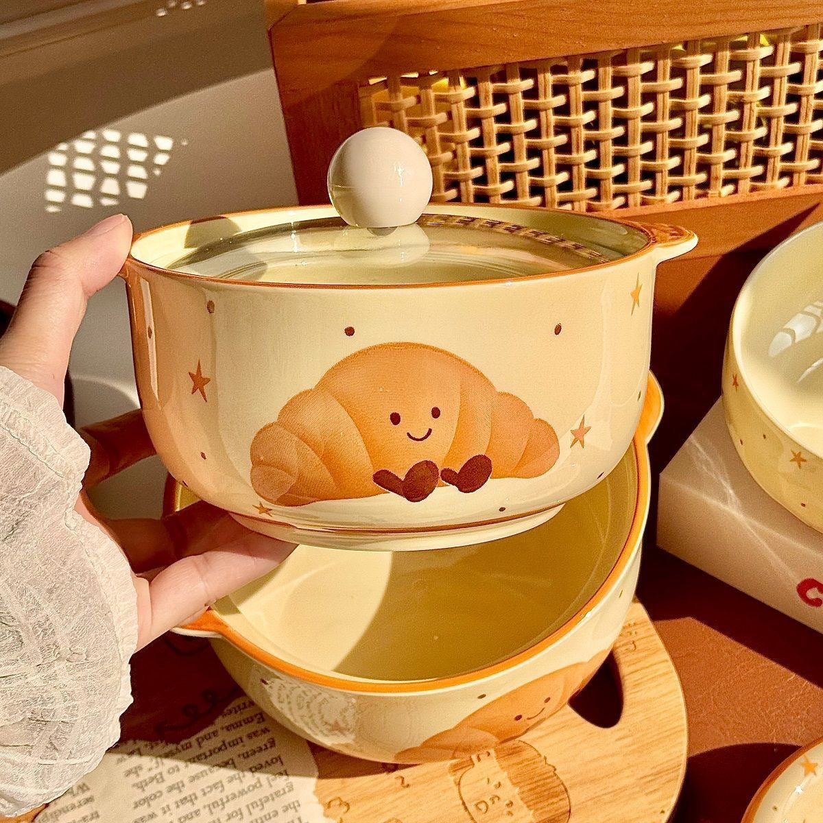 Instagram-style ceramic croissant-shaped instant noodle bowl (with lid)