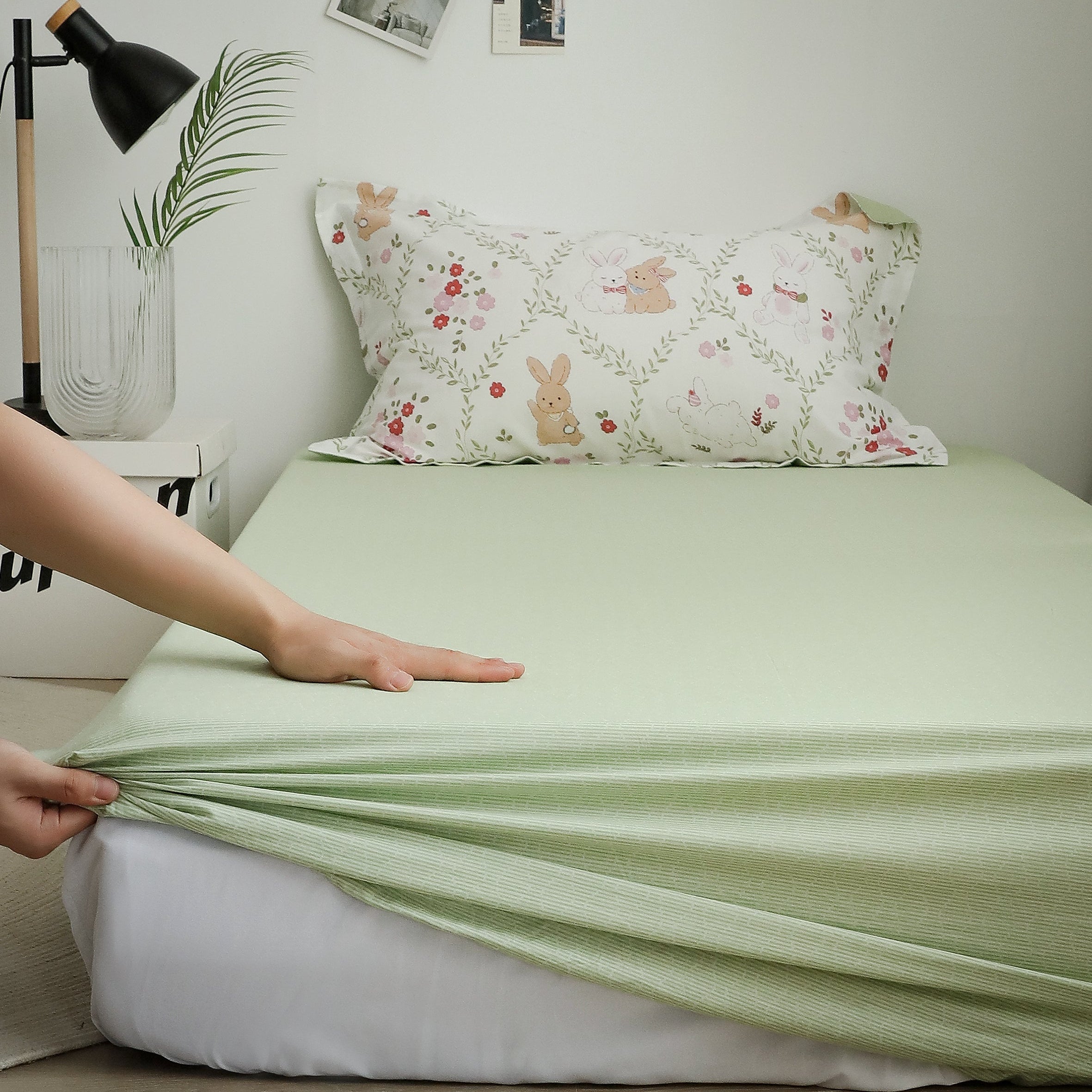 Comfort-Joyful Rabbit Running Free | 100% Cotton Classical Fitted Sheet - UKrabbit Essential